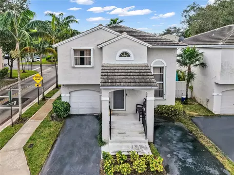 9831 NW 2nd St, Plantation, FL 33324