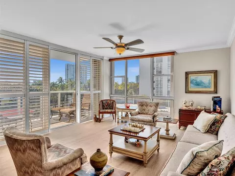 3675 N Country Club Dr #409, Aventura, FL 33180