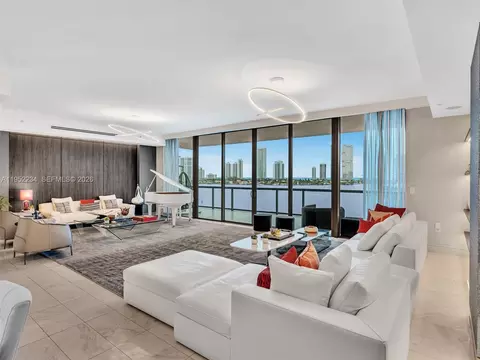 3300 NE 188th St #718, Aventura, FL 33180