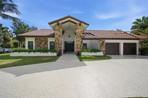 11850 Oak Leaf Dr, Davie, FL 33330