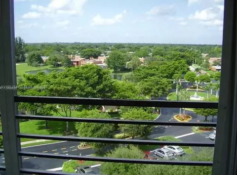 1300 Saint Charles Pl #PH15, Pembroke Pines, FL 33026