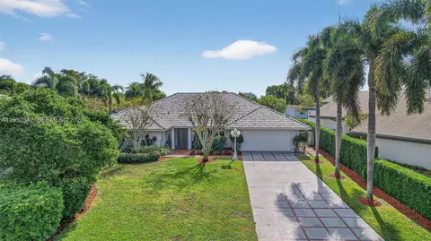 8704 Mahogany Ave, Plantation, FL 33324