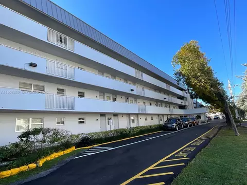 3600 NE 170th St #107, North Miami Beach, FL 33160