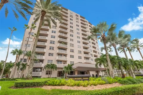 90 Edgewater Dr #1120, Coral Gables, FL 33133