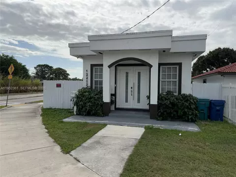 12202 SW 216th St, Miami, FL 33170