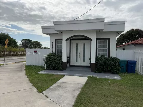 12202 SW 216th St, Miami, FL 33170