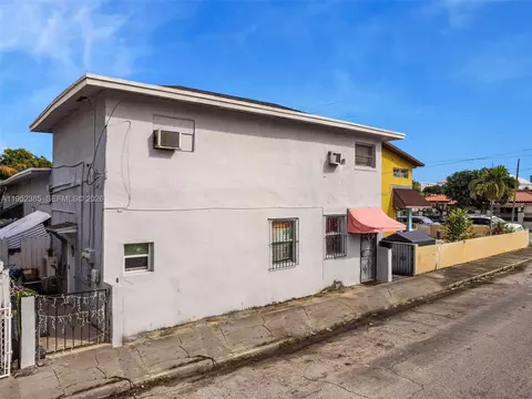 2105 NW 1st St, Miami, FL 33125