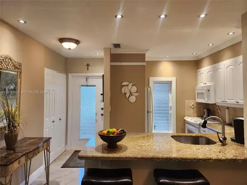 5100 NW 35th St #101, Lauderdale Lakes, FL 33319