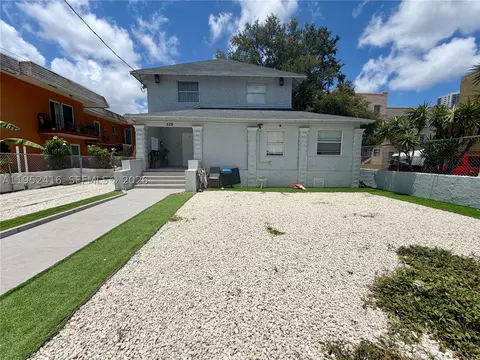 Exterior - 529 SW 3rd St, Miami, FL 33130 photo 2 of 7