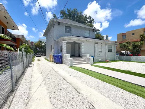 Exterior - 529 SW 3rd St, Miami, FL 33130 photo 3 of 7