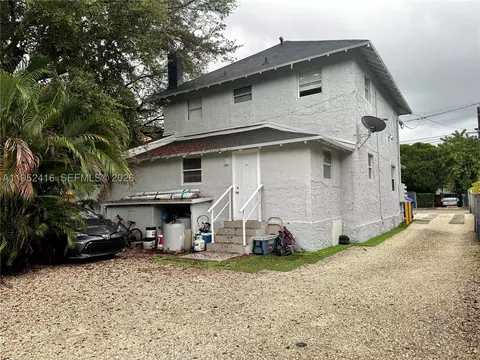 Exterior - 529 SW 3rd St, Miami, FL 33130 photo 4 of 7