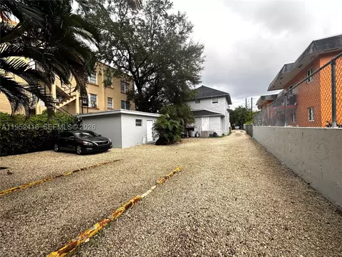 Exterior - 529 SW 3rd St, Miami, FL 33130 photo 5 of 7