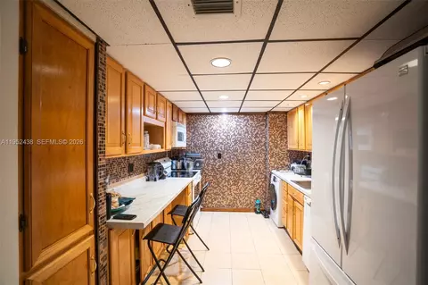 2101 Atlantic Shores Blvd #120, Hallandale Beach, FL 33009
