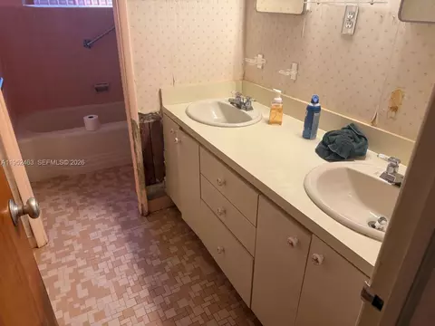 1870 NE 154th Ter, North Miami Beach, FL 33162 photo 18