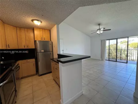 7235 NW 179th St #311, Hialeah, FL 33015