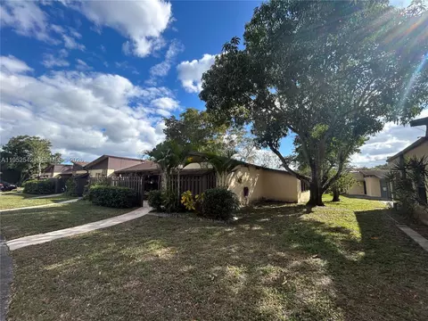 602 Briarwood Cir #4-46, Hollywood, FL 33024