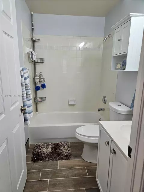 Bath - 6785 SE Warwick Ln, Stuart, FL 34997 photo 5 of 10