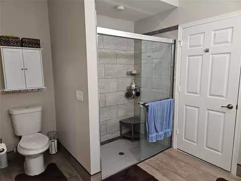 Bath - 6785 SE Warwick Ln, Stuart, FL 34997 photo 2 of 10