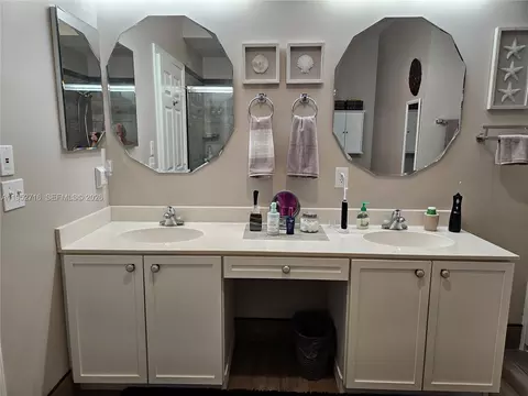 Bath - 6785 SE Warwick Ln, Stuart, FL 34997 photo 1 of 10