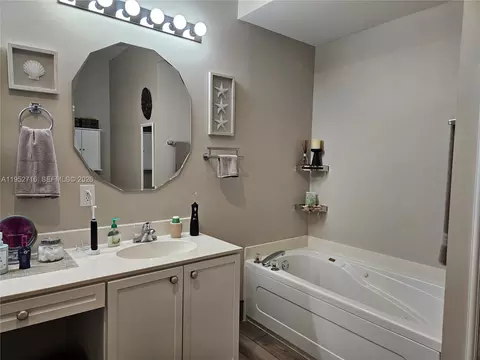 Bath - 6785 SE Warwick Ln, Stuart, FL 34997 photo 6 of 10