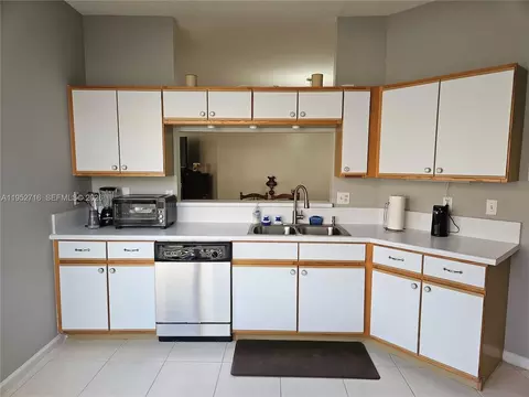 Kitchen - 6785 SE Warwick Ln, Stuart, FL 34997 photo 6 of 6