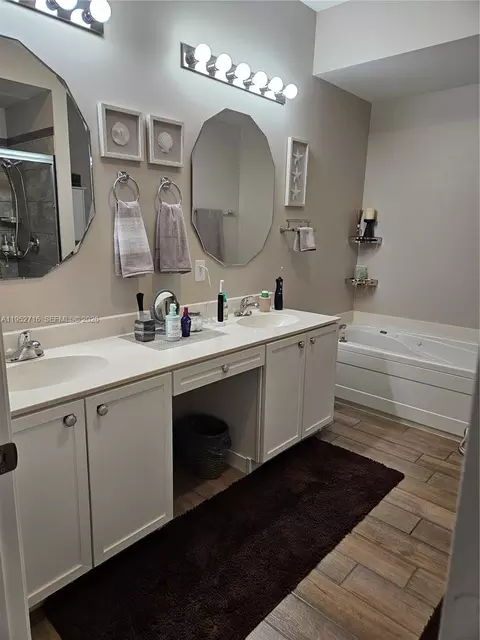 Bath - 6785 SE Warwick Ln, Stuart, FL 34997 photo 10 of 10