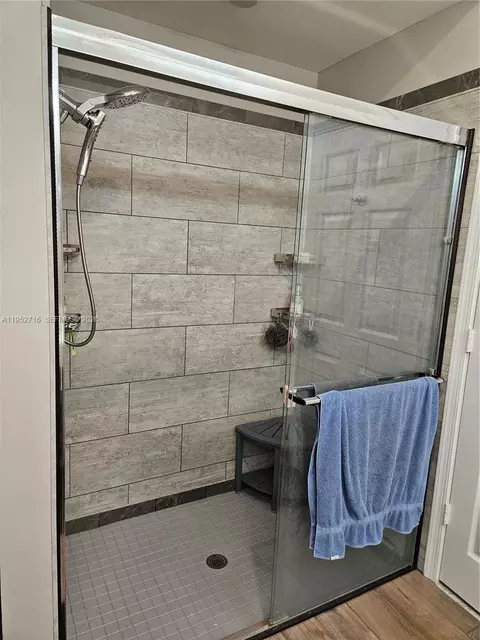 Bath - 6785 SE Warwick Ln, Stuart, FL 34997 photo 7 of 10