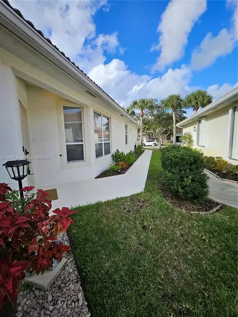 Exterior - 6785 SE Warwick Ln, Stuart, FL 34997 photo 4 of 9