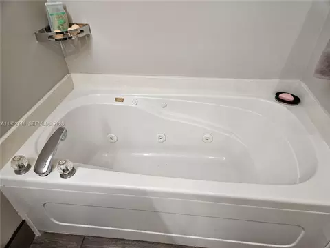 Bath - 6785 SE Warwick Ln, Stuart, FL 34997 photo 3 of 10