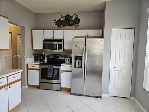 Kitchen - 6785 SE Warwick Ln, Stuart, FL 34997 photo 2 of 6