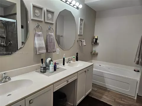Bath - 6785 SE Warwick Ln, Stuart, FL 34997 photo 9 of 10