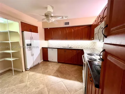 2806 N 46th Ave #D537, Hollywood, FL 33021