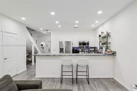 2307 Washington St #5, Hollywood, FL 33020