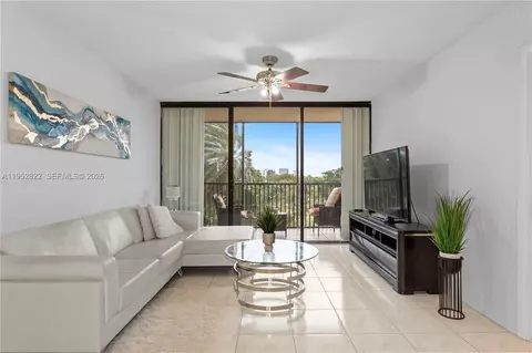 20379 W Country Club Dr #532, Aventura, FL 33180