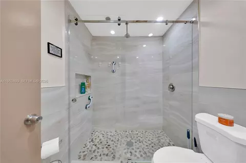Bath - 458 E 20th St, Hialeah, FL 33013 photo 2 of 5