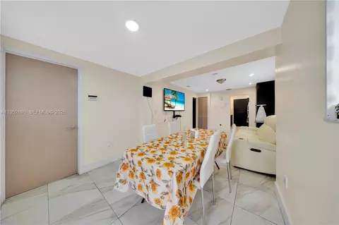 Dining - 458 E 20th St, Hialeah, FL 33013 photo 1 of 1