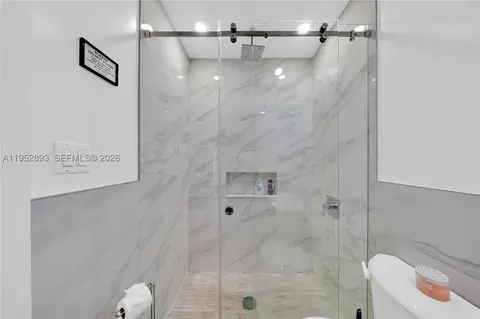 Bath - 458 E 20th St, Hialeah, FL 33013 photo 4 of 5