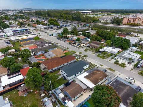 View/Area - 458 E 20th St, Hialeah, FL 33013 photo 7 of 12