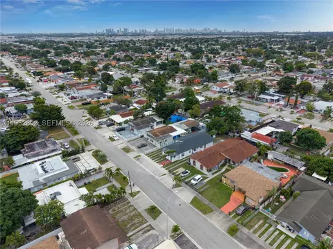 View/Area - 458 E 20th St, Hialeah, FL 33013 photo 8 of 12