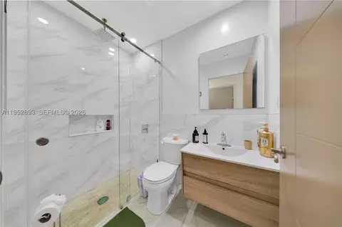Bath - 458 E 20th St, Hialeah, FL 33013 photo 3 of 5