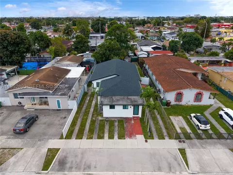 View/Area - 458 E 20th St, Hialeah, FL 33013 photo 1 of 12