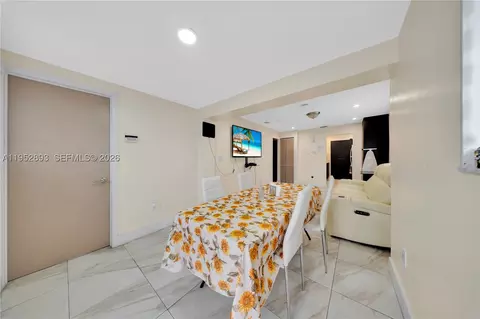 Dining - 458 E 20th St, Hialeah, FL 33013 photo 1 of 2