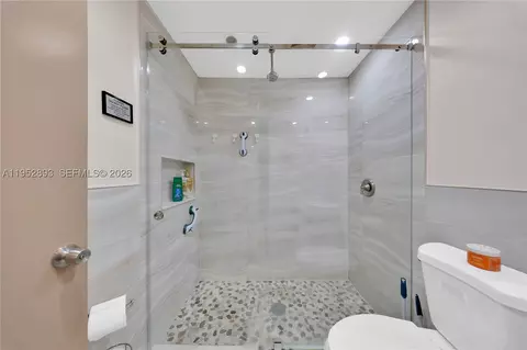 Bath - 458 E 20th St, Hialeah, FL 33013 photo 2 of 5