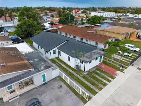 View/Area - 458 E 20th St, Hialeah, FL 33013 photo 2 of 12