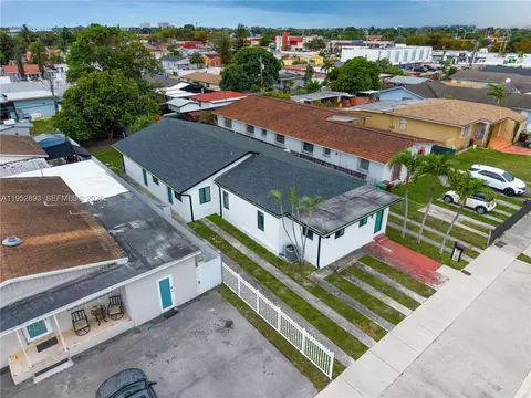 View/Area - 458 E 20th St, Hialeah, FL 33013 photo 2 of 12