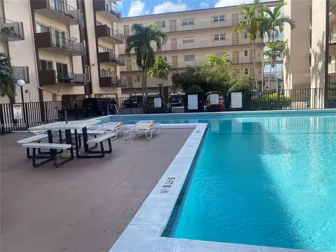 1950 W 54th St #105, Hialeah, FL 33012
