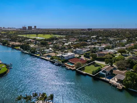 1101 Diplomat Pkwy, Hollywood, FL 33019