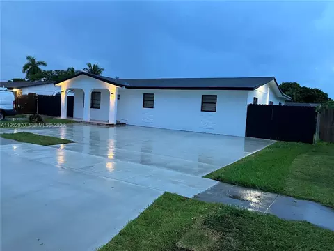 15621 SW 302nd St, Homestead, FL 33033