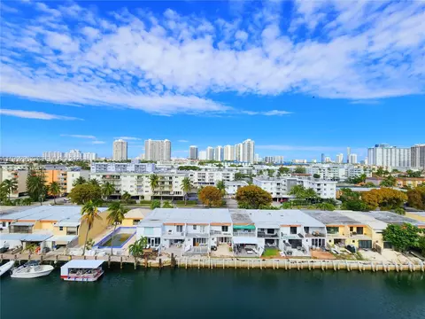 3703 NE 166th St #905, North Miami Beach, FL 33160