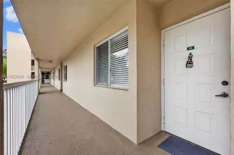 9525 Weldon Cir #H205, Tamarac, FL 33321